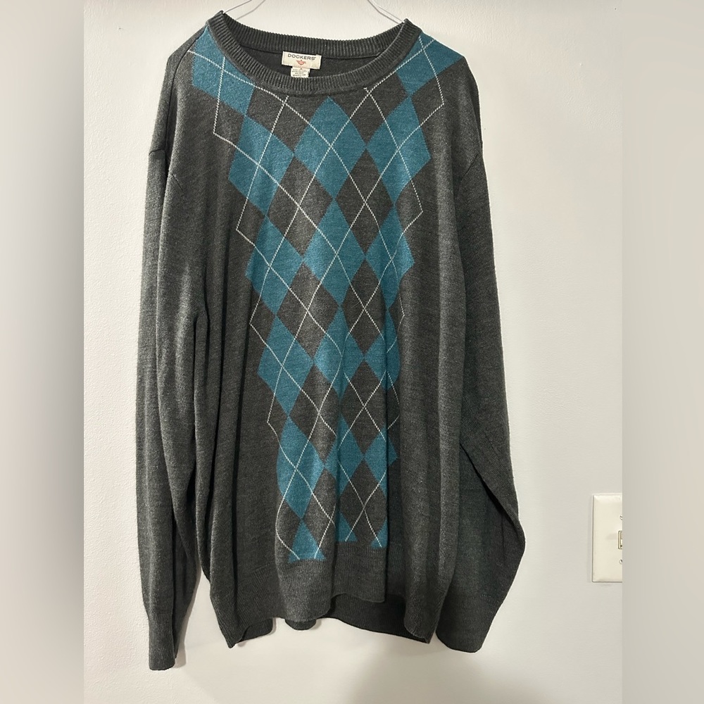 Men’s argyle crew neck sweater